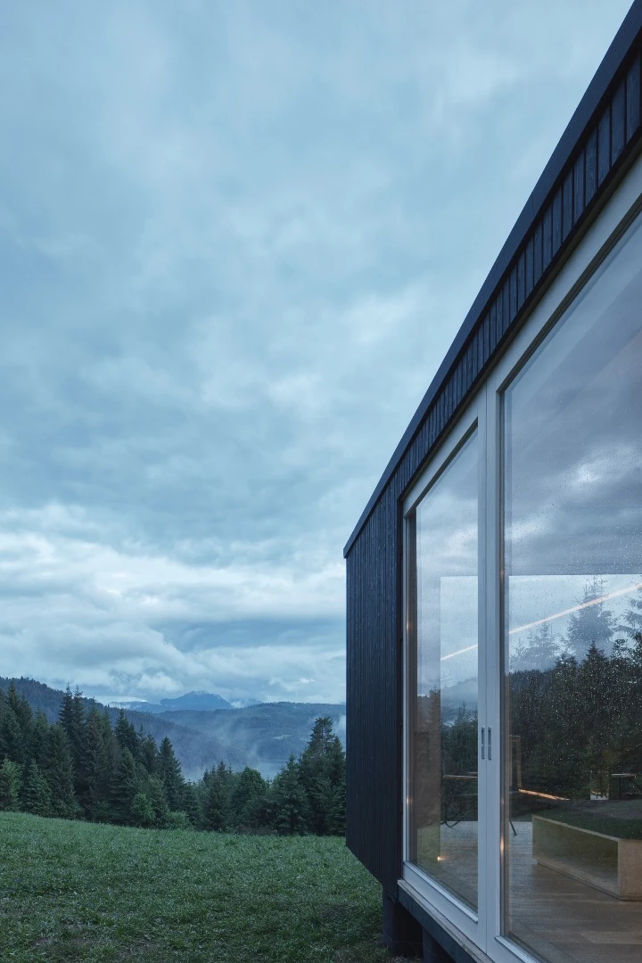 The Into the Wild cabin by Ark Shelter goes to some lengths to offer its guests flexibility and luxury