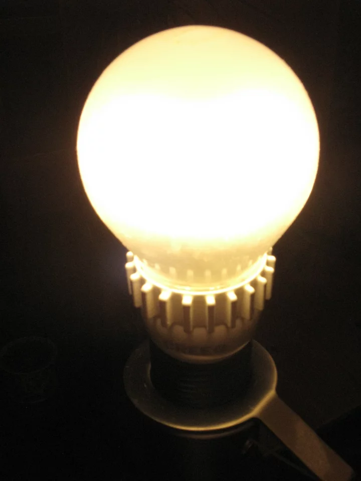 The Cree LED bulb in use