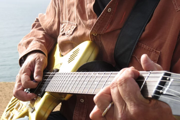 The play anywhere ElectroPhonic Innovations Model One electric guitar