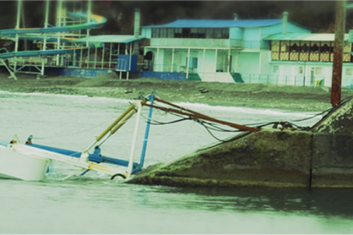 Eco Wave Power has revealed the construction and testing of a medium-scale version of its Wind Clapper and Power Wing wave energy generation system in the Black Sea