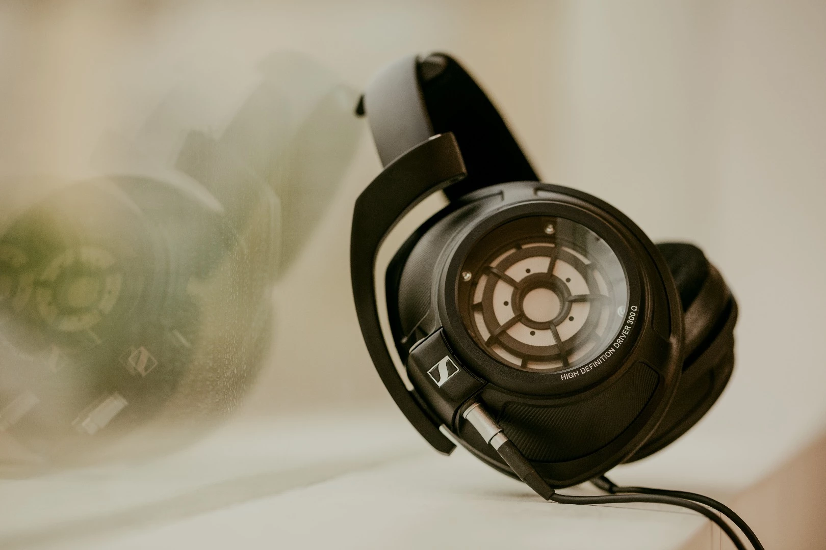 Sennheiser describes the sound of the HD 820s as vivid, wide, transparent and natural