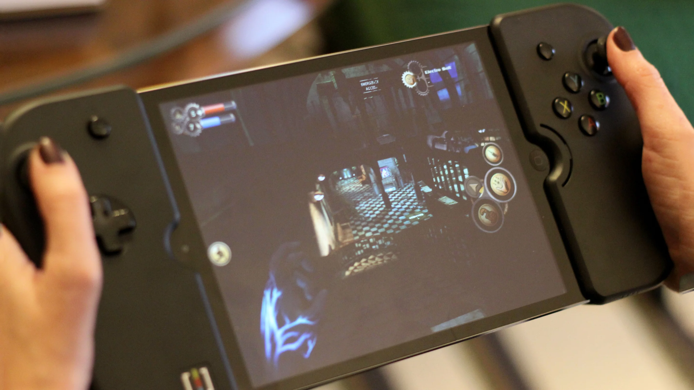 Wikipad's Gamevice turns the iPad and iPad mini into the powerful gaming machines that we always knew they could be (Photo: Will Shanklin/Gizmag.com)