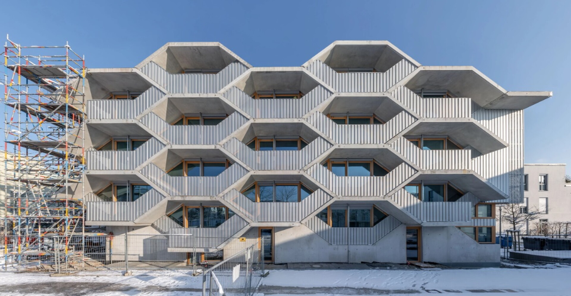 honeycomb-house-showcases-the-future-of-urban-living-in-germany