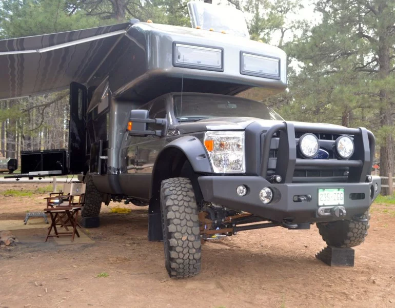 The 2014 EarthRoamer XT-LVS has a 300-hp turbo diesel V8 and standard 37-in Michelin tires (Photo: C.C. Weiss/Gizmag)