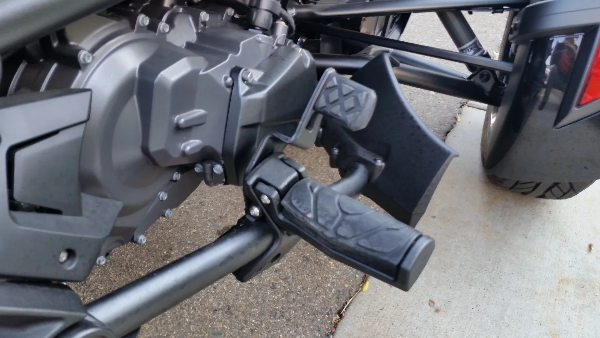 The brake pedal activates an integrated ABS system that brings both the front and rear tires to a clean stop