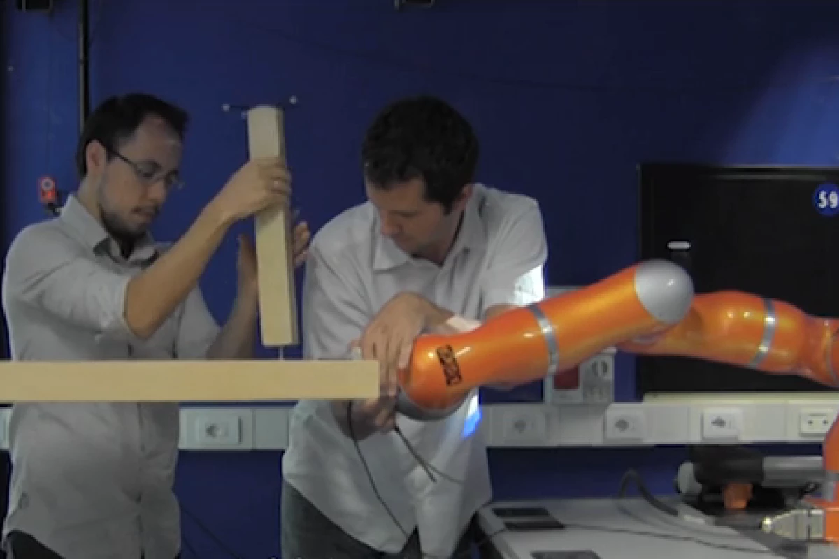 Italian researchers have developed a robot that can be taught to build an IKEA table (Photo: IIT)