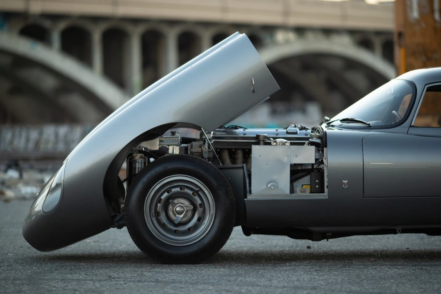 The Diez model has the same 3.8-liter straight-six engine, tuned for 1963 competition