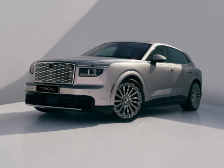 Rectangular headlamps and diamond-themed grille