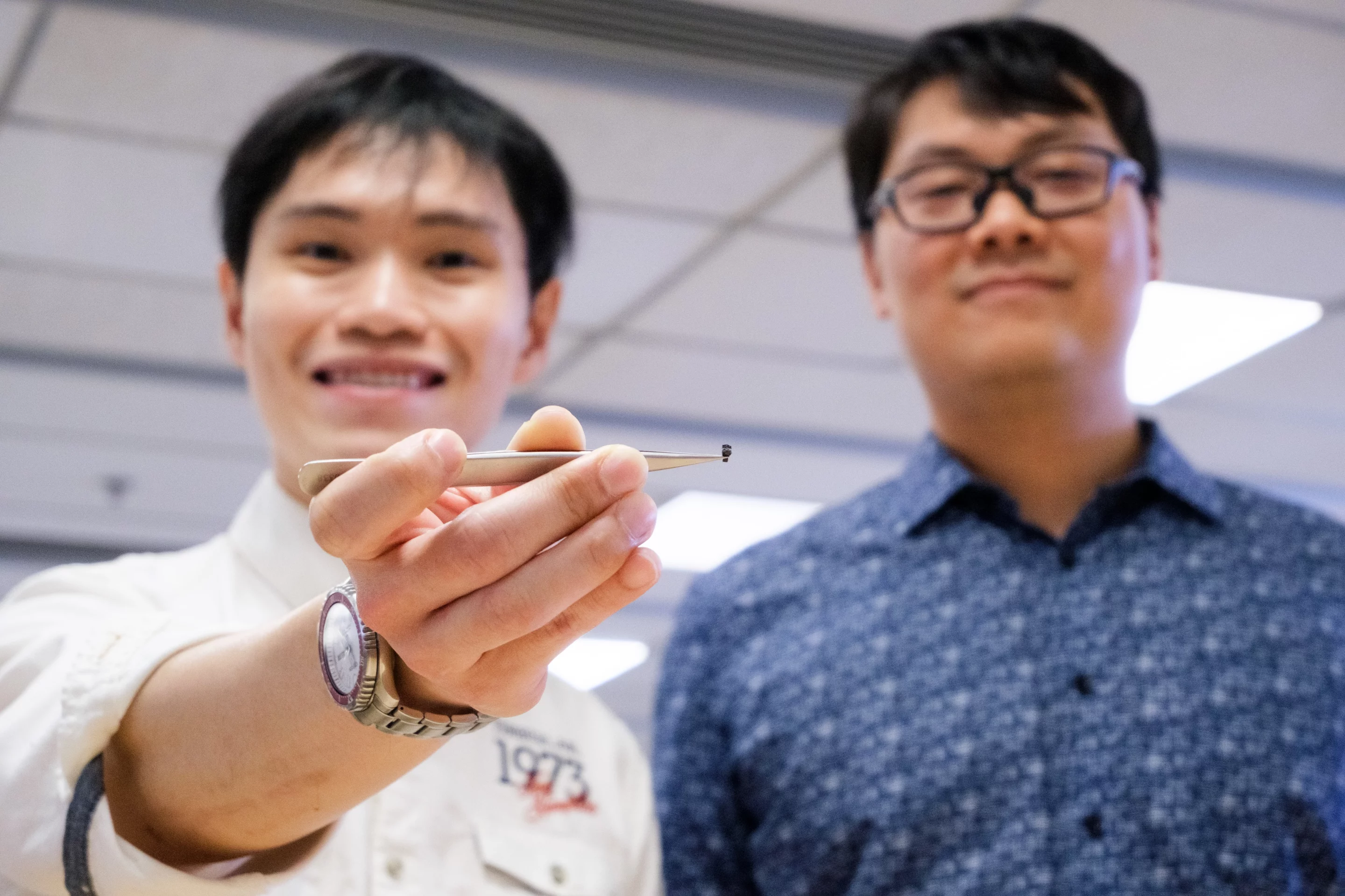Tiny 5-in-1 surgical robot fits on fingertip