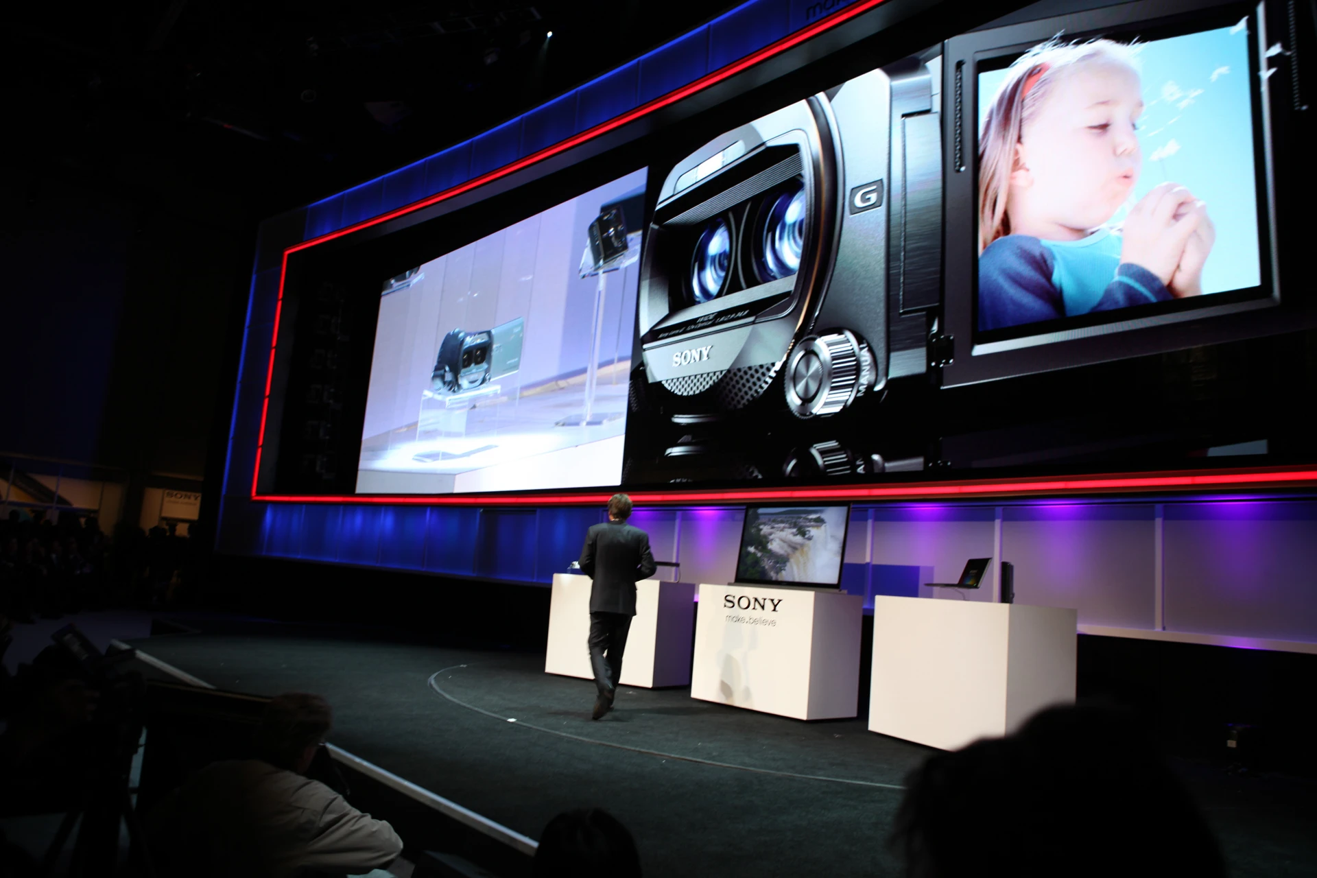 Sony's Phil Molyneux unveils the HDR-D10 3D HD Handycam at CES 2011