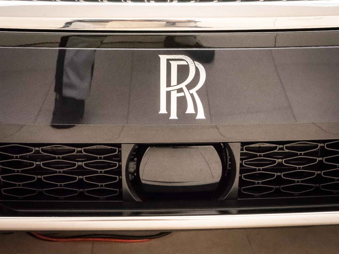 Rolls-Royce Cullinan: a tough-built radar pokes out under the front grille to read terrain