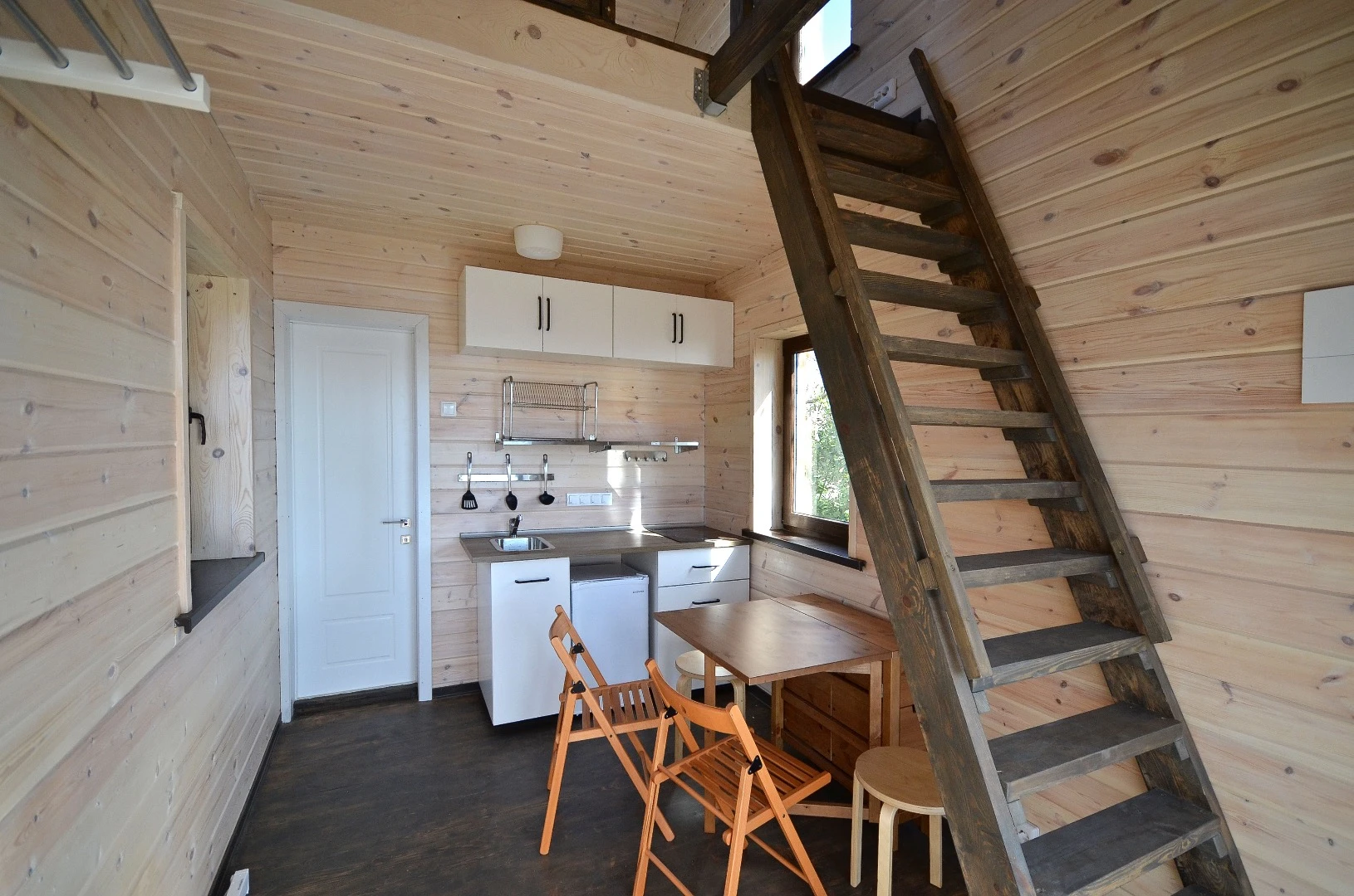 The S22 has a small kitchen downstairs