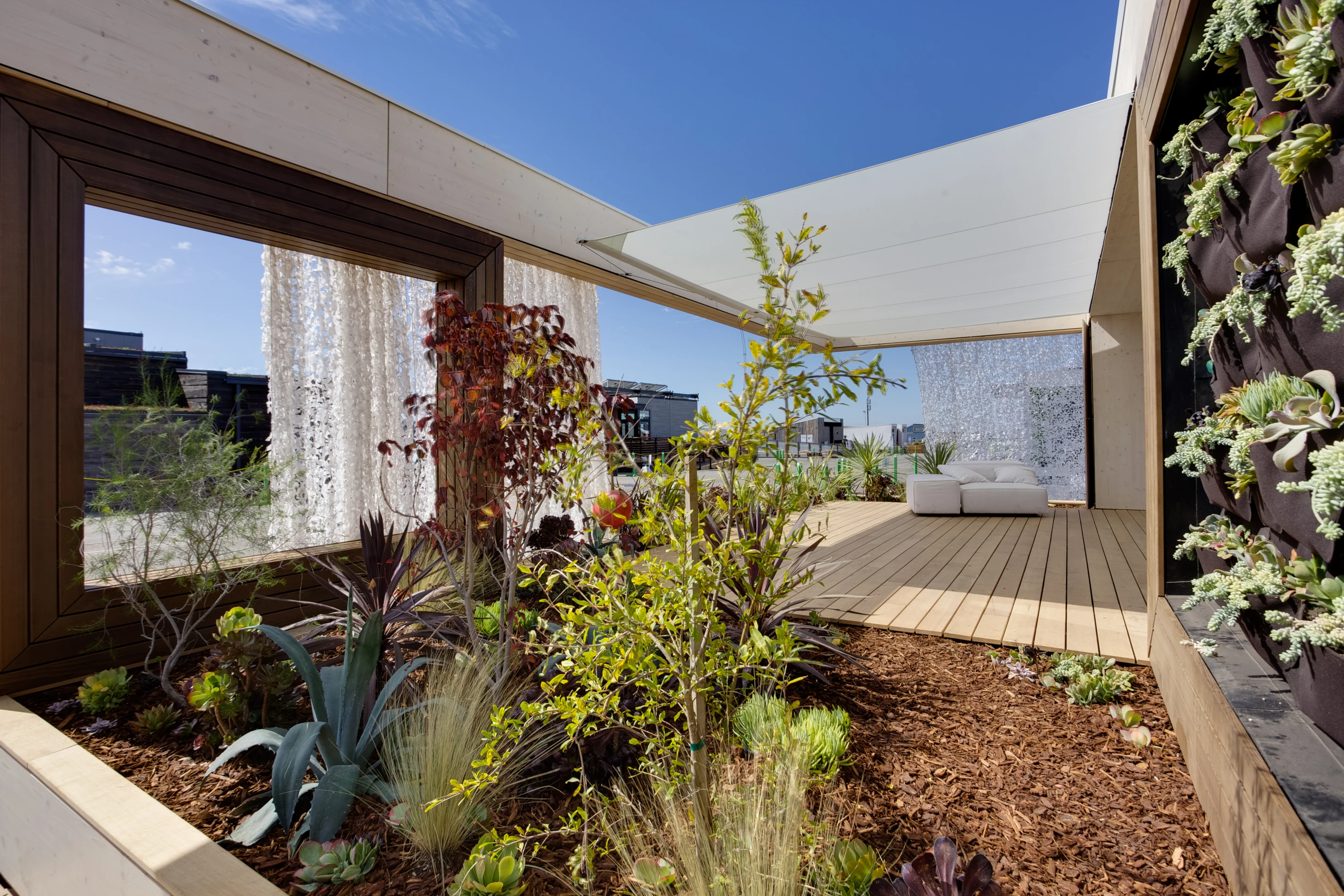 A corner patio are of the LISI house, designed for optimum comfort in the Southern California climate (Photo: Jason Flakes (Nomoi)/U.S. Department of Energy)