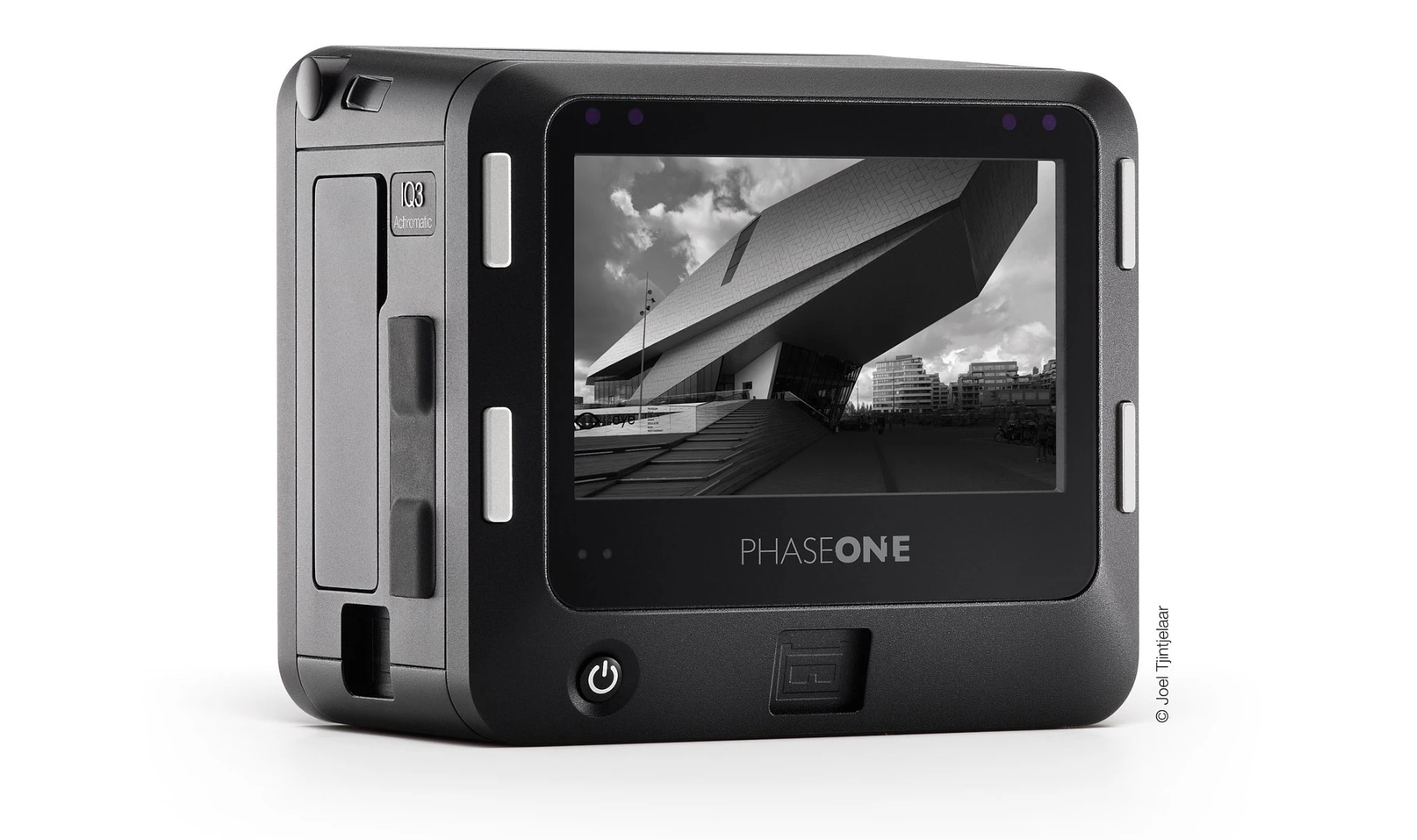 The Phase One IQ3 100MP Achromatic is a 101-megapixel digital medium-format back which only captures images in black and white
