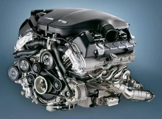 The bottom line is that this Best New Engine 2005 weighs just 240kg – that’s almost exactly the same figure as its predecessor, a V8.