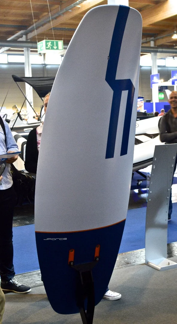 The eBoard has a listed top speed of 55 km/h (34 mph)