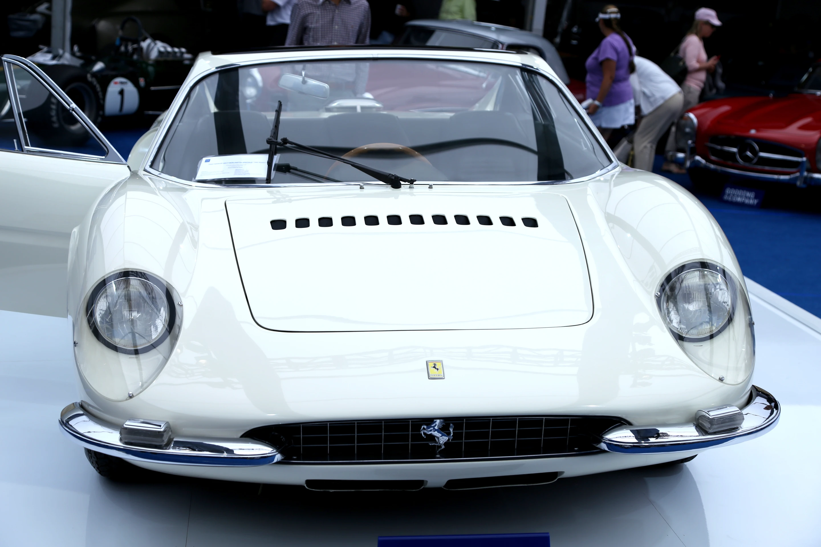 The gorgeous hoodlines of the 1966 Ferrari 365 P "Tre Posti" (Photo: Angus MacKenzie/Gizmag.com)