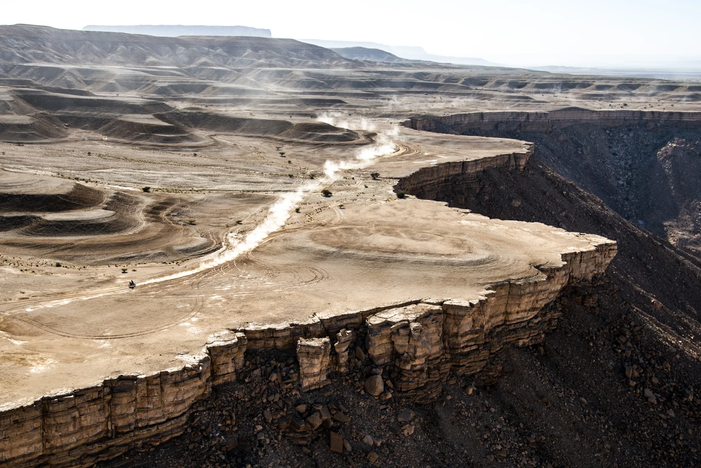 Stage 9 takes the Dakar racers along the lips of spectacular canyons between Wadi Al-Dawasir and Haradh