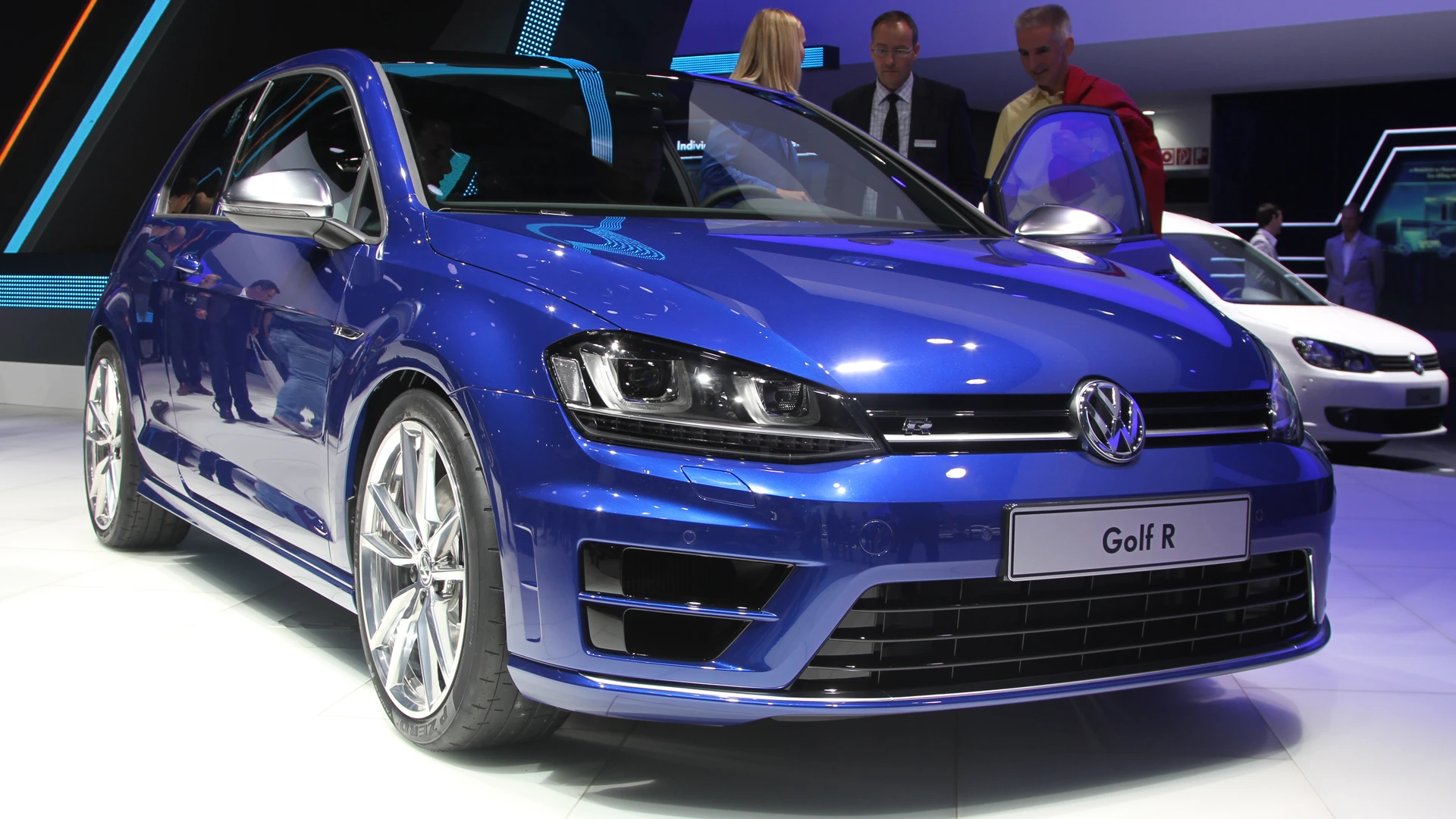 Though VW's Golf R increases power by 30 PS over the previous edition to 300 PS or 221 kW, the company claims fuel efficiency gains of 18 percent (Photo: Gizmag)