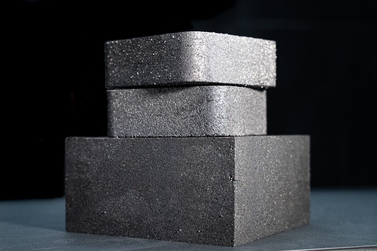 "Melting choc chip" blocks could stack up as gridscale energy storage