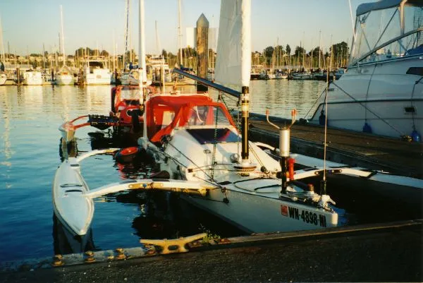 Steven Roberts' Microship micro-trimaran