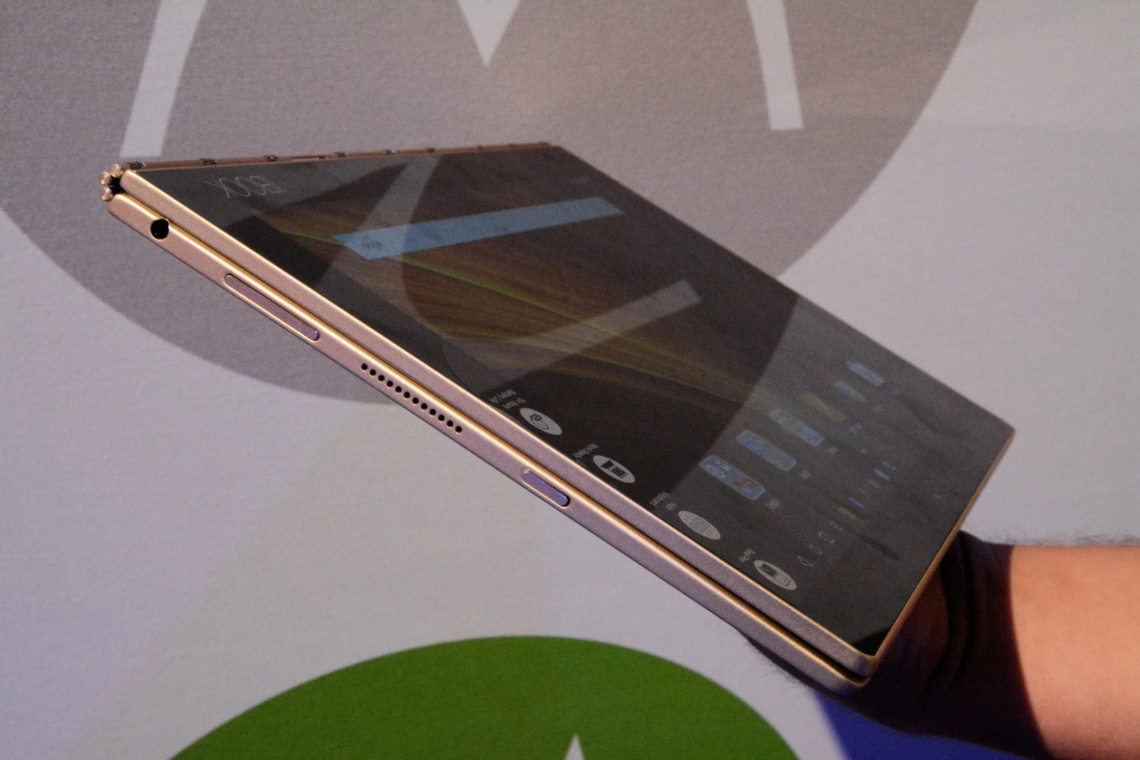 At 9.6 mm thick, it's not a particularly chunky tablet either