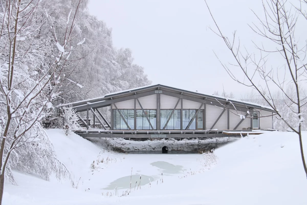 Bridge House was prefabricated nearby and then delivered to site and assembled