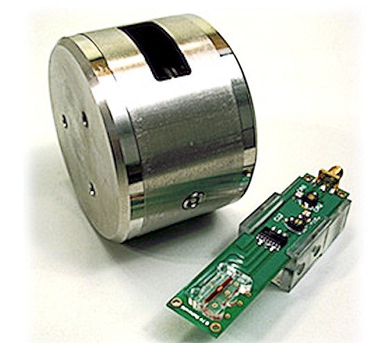 The permanent magnet and active DMR probe of the DRM cancer and disease diagnostic sensor (Photo: Massachusetts General Hospital)