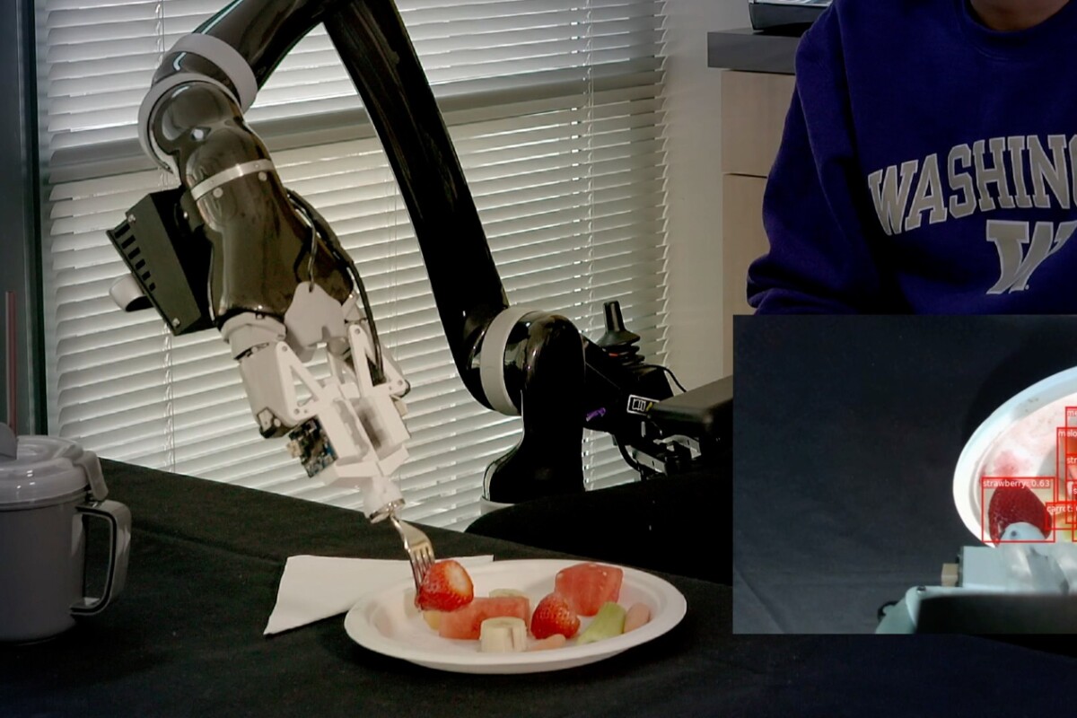 Foodfocused autonomous robot arm knows how to use the forks
