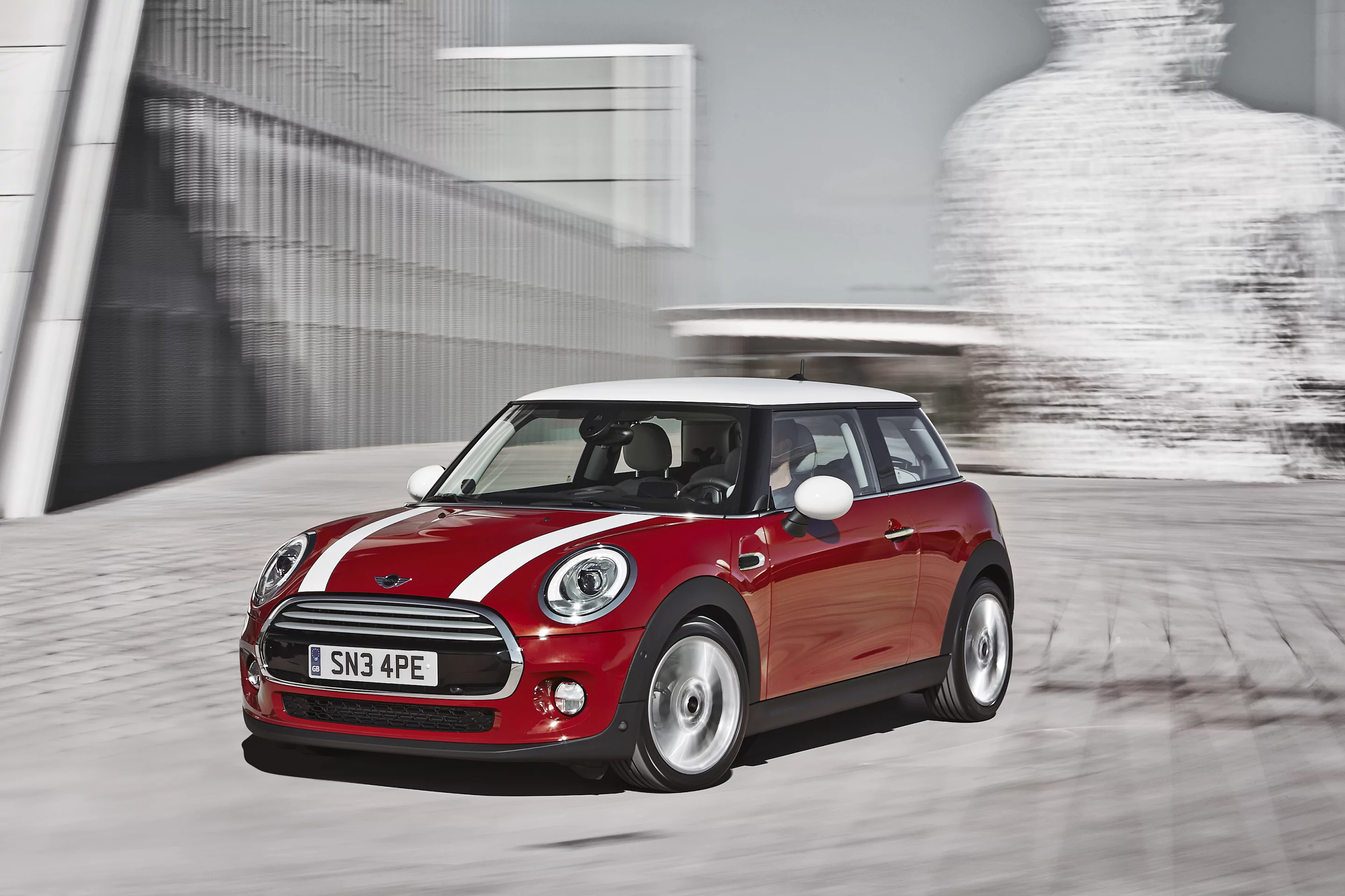 Mini Cooper retains the short overhangs