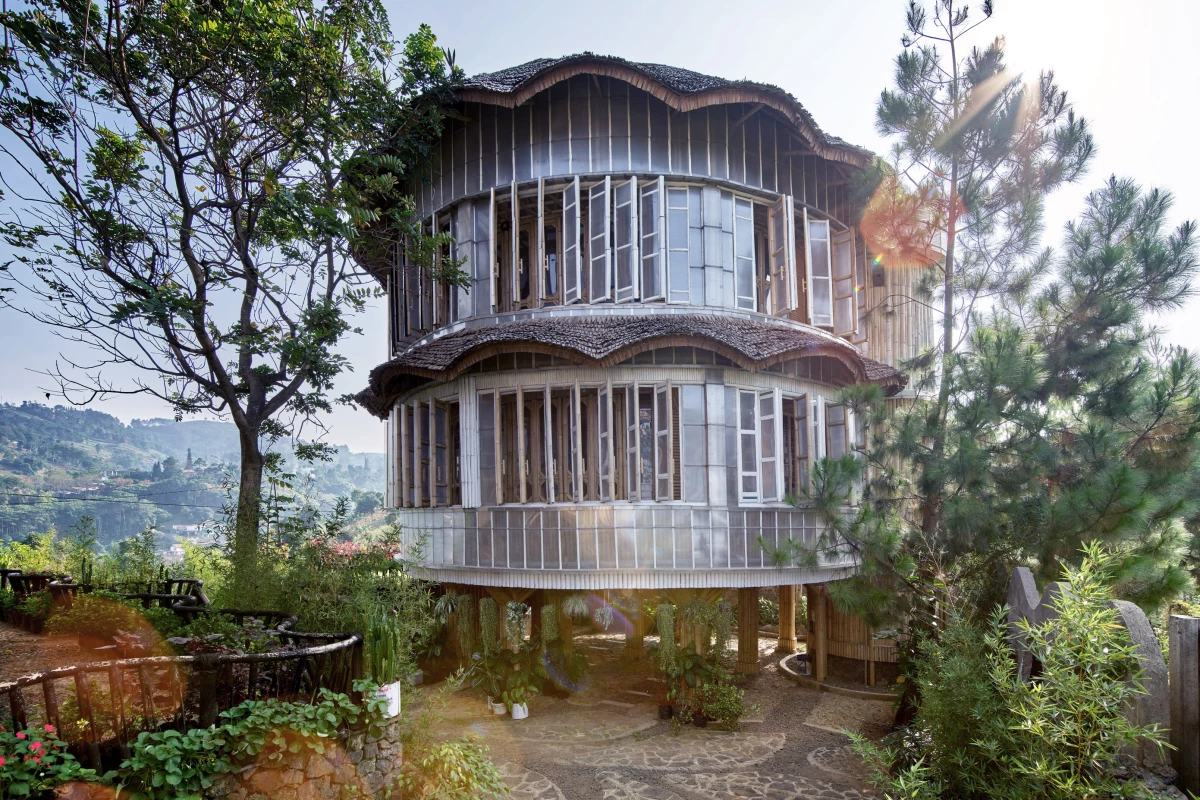 Piyandeling measures 400 sq m (roughly 1,300 sq ft) and is centered around a family home, though it also contains several outbuildings