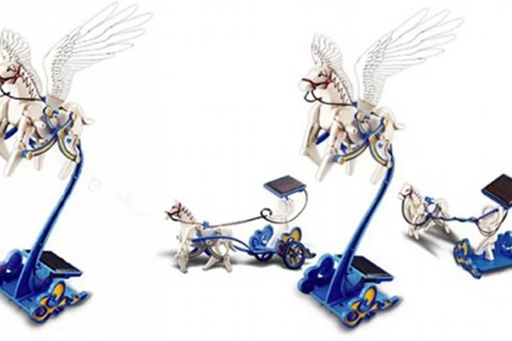 The Solar Pegasus Flying Horse comes with a solar panel to draw power from the sun or a lamp