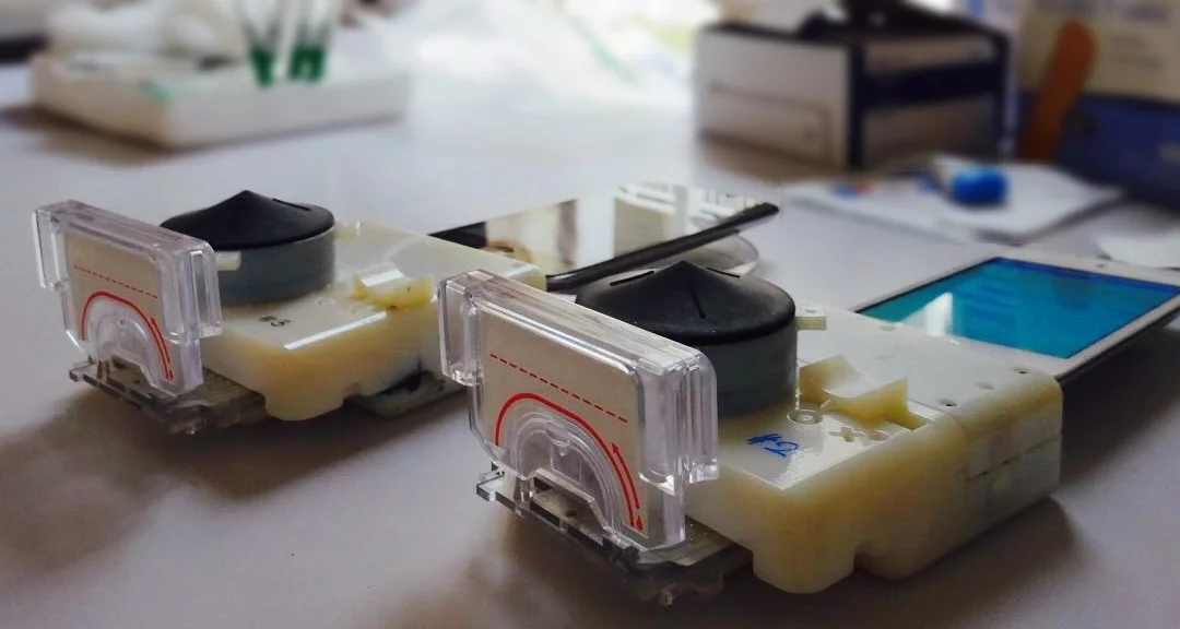 Scientists have developed a smartphone accessory capable of detecting multiple disease markers within 15 minutes (Photo: Samiksha Nayak/Columbia Engineering)