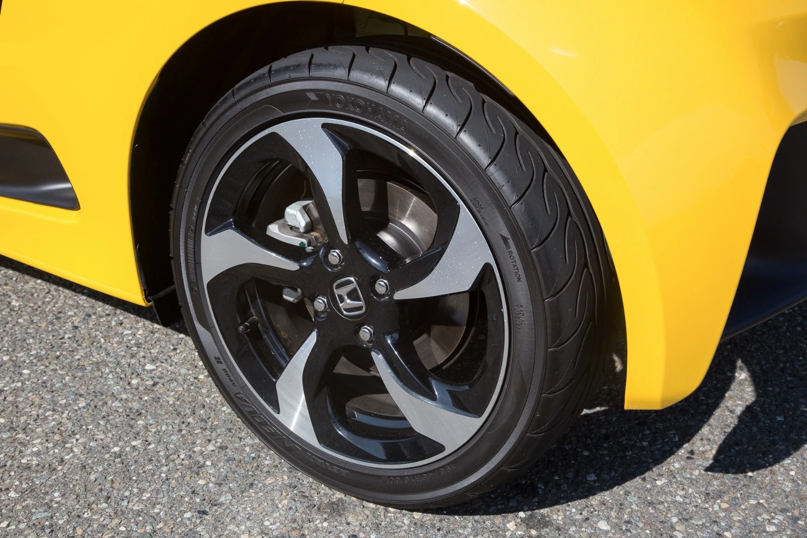 They might be small, but the S660's tires give you good grip when you're throwing it around