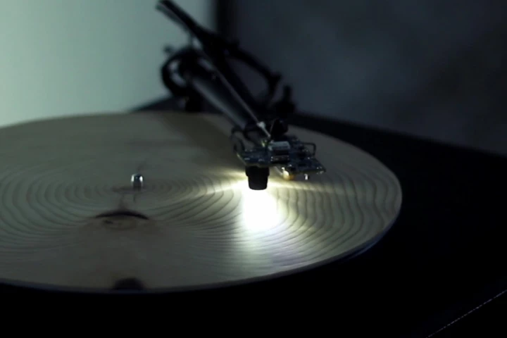 The camera scans the tree rings for their thickness, growth rate, texture, and overall color tone