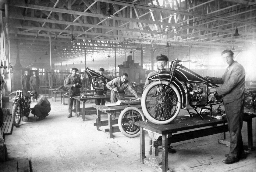 Manufacturing BMW's R32 in the beginning was very much a hand-built process. Image courtesy BMW archives.