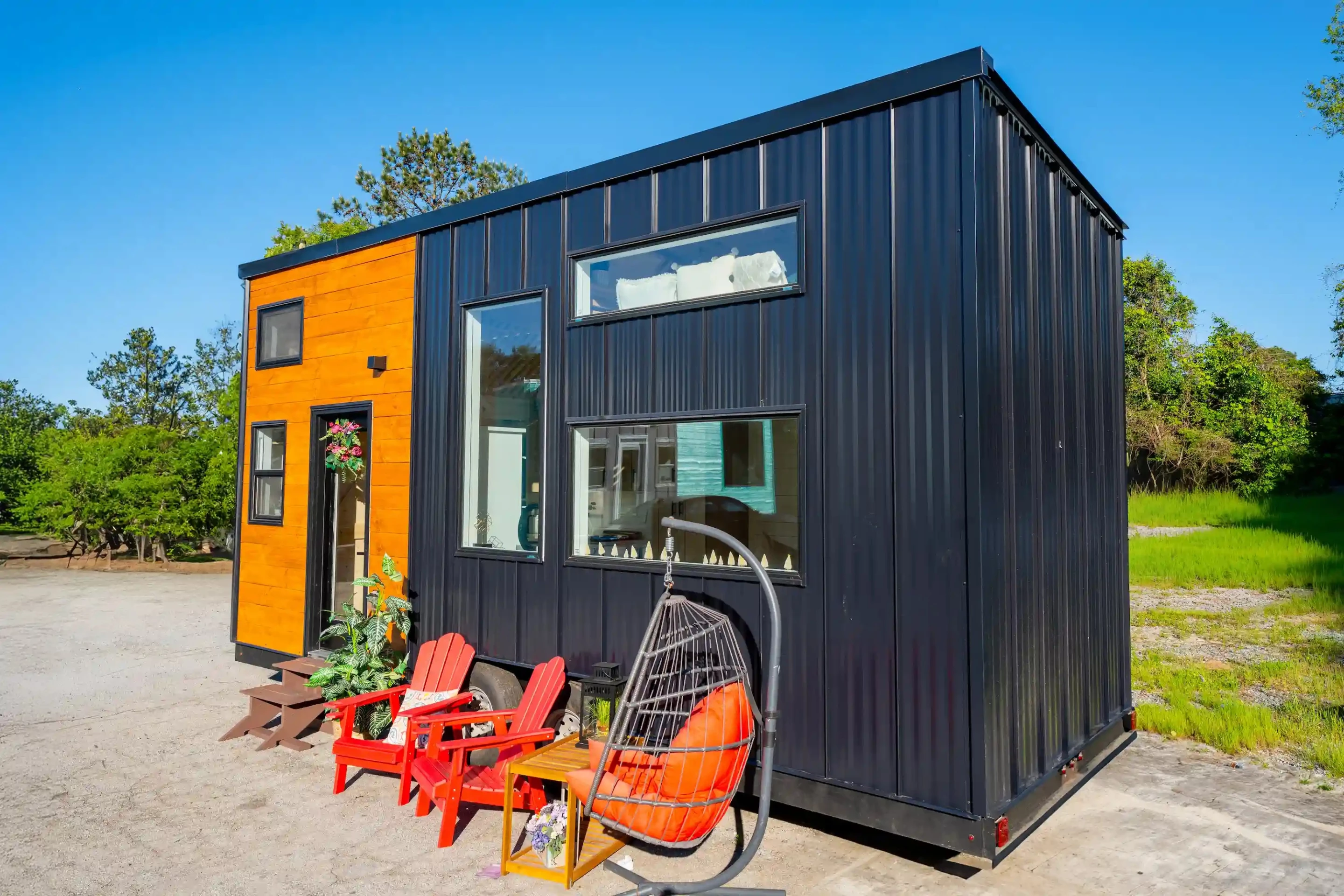 The Premium Vista is based on a double-axle trailer and finished in metal, with pine accenting 