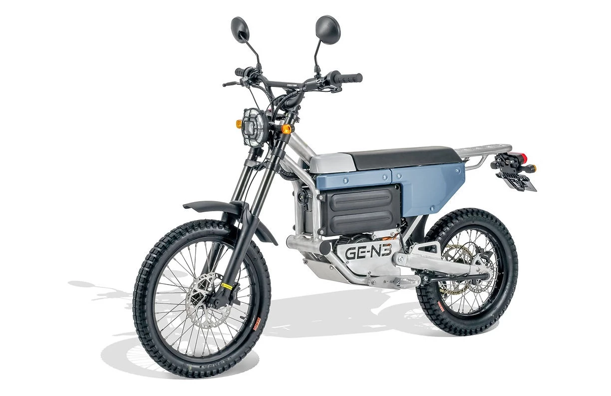 The black panel (battery cover) looks a bit like the cassette slot of a Walkman. Or is it just me?