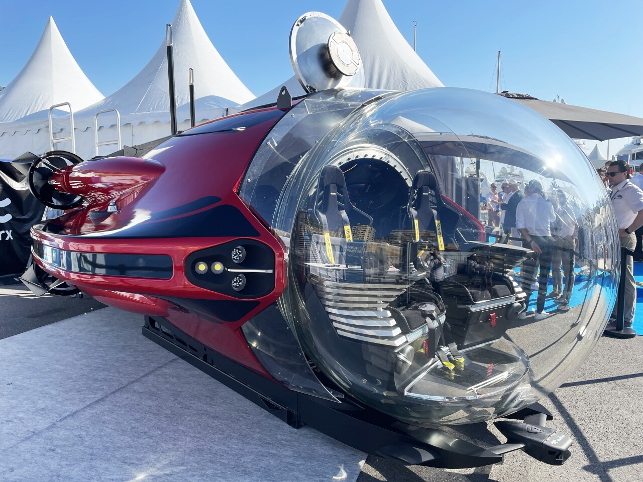 Two-passenger, one-pilot bubble cab setup