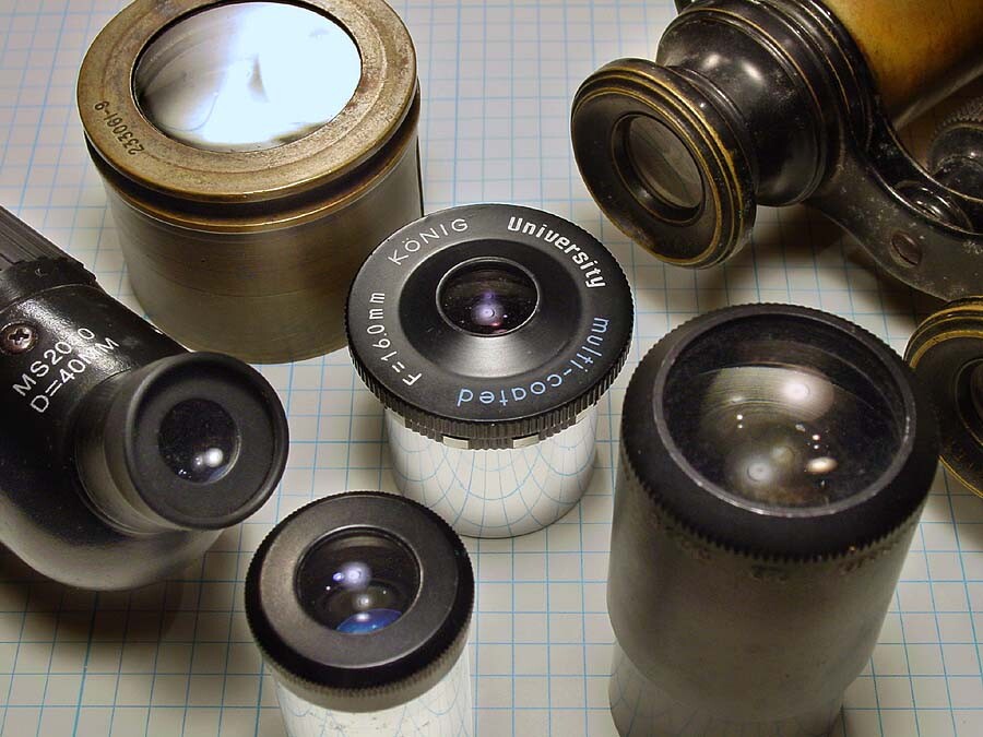 An assortment of antique and modern telescope eyepieces (Photo: Halfblue via Wikimedia Commons)