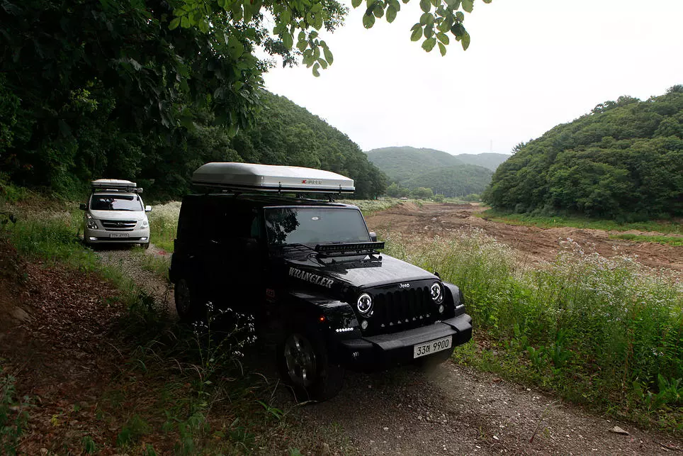 Like other hardshell roof tents, the Hardtop One offers a relatively compact, aerodynamic form while driving