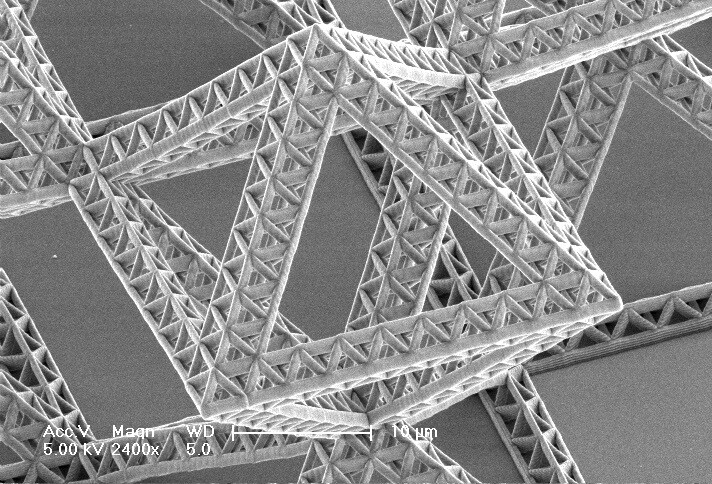 The fractal nanostructure allows for even more flexibility in choosing the material's properties (Photo: Meza/Montemayor/Clarke/Greer at Caltech)