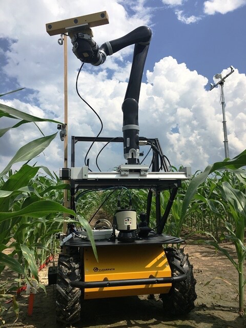 The Vinobot robot, with the Vinoculer tower visible at right
