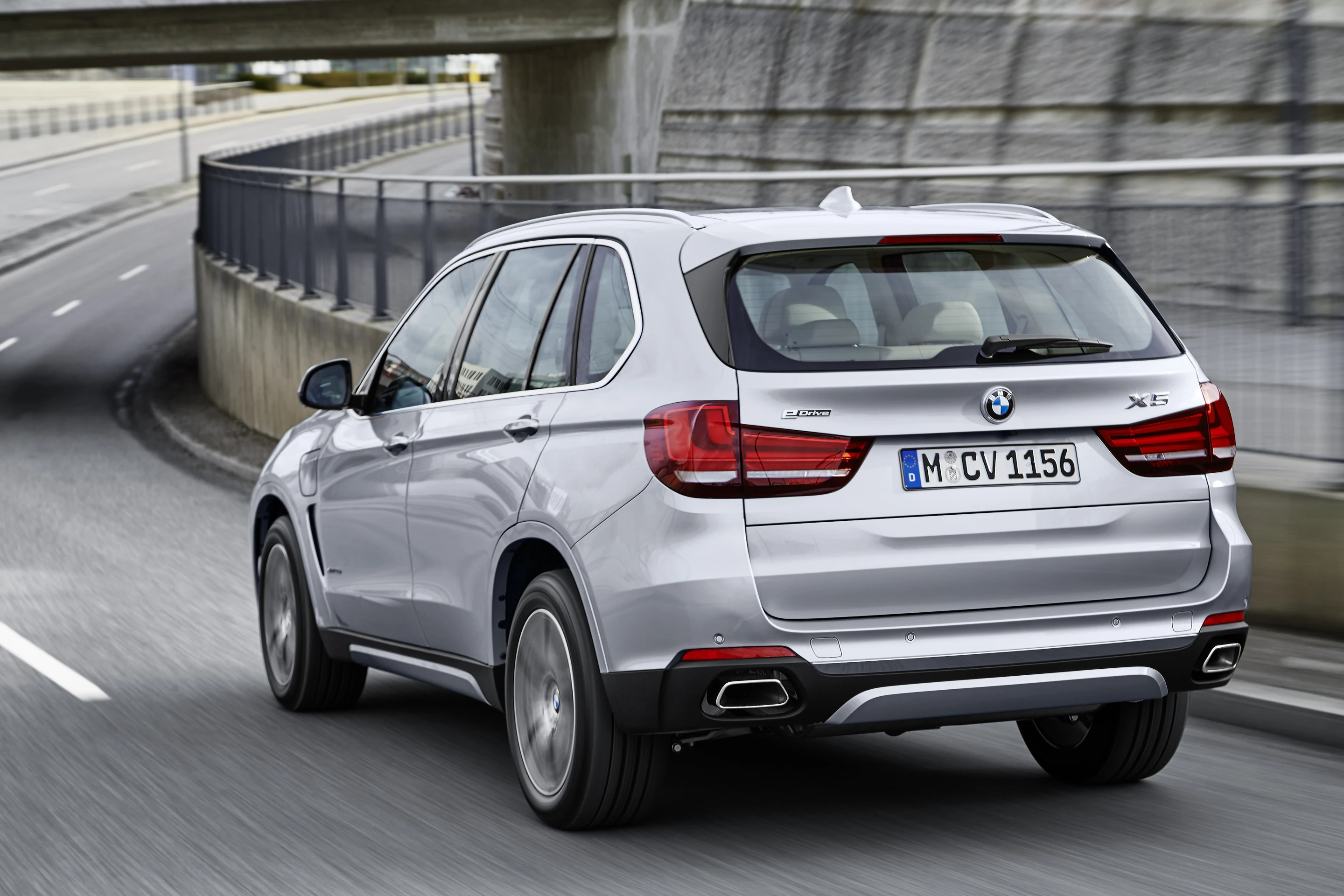The new X5 hybrid comes with either i Wallbox Pure or i Wallbox Pro for home charging