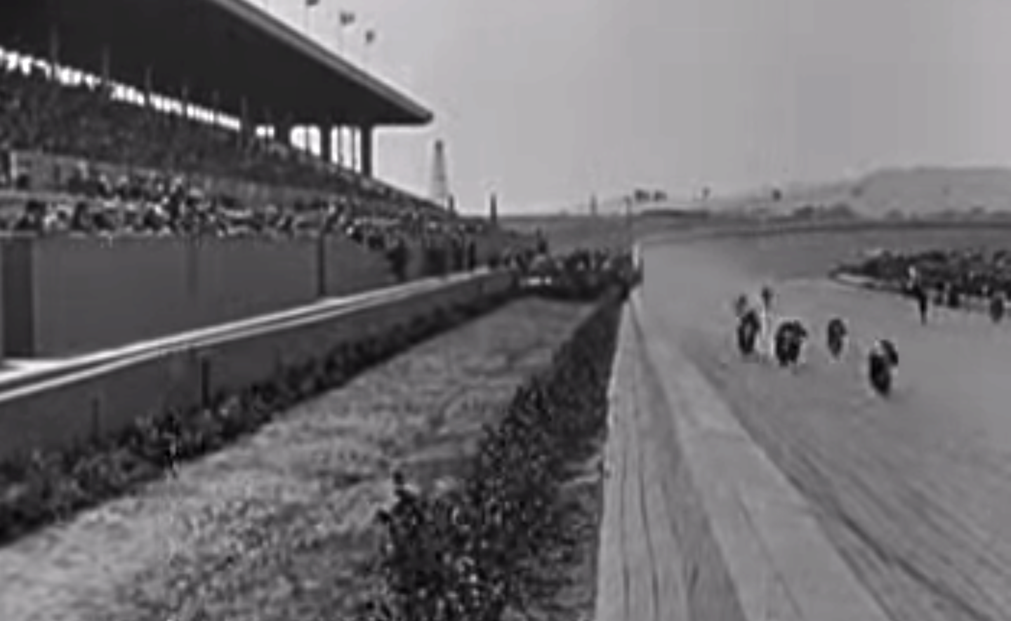 A screen grab from a very informative video about Board Track Racing in 1920. Be sure to watch the video at the foot of the page too.