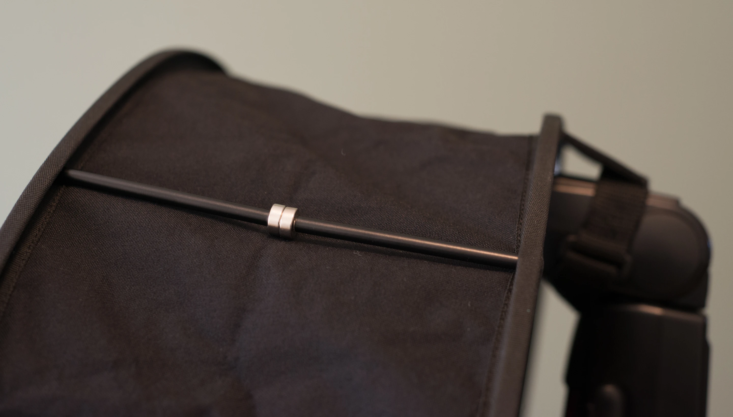The magnetic poles extend to give the RoundFlash Ring its shape (Photo: Simon Crisp/Gizmag.com)