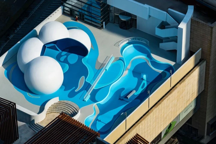 Perched atop the retail complex, the skatepark offers stunning views of Qingdao’s skyline