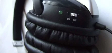 A closer view of the GHP-04NC ear cup.