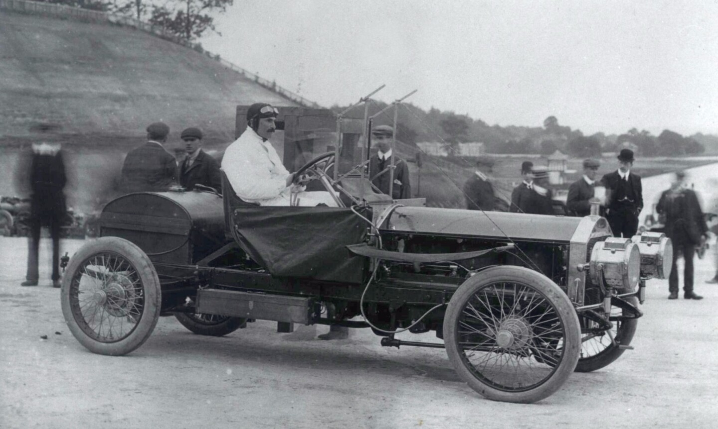 On 17 June 1907, the famous banked high speed racing circuit at Brooklands opened and on 28 June 1907, Selwyn Edge used the new venue to set a new 24-hour distance record in a 60 hp Napier six, covering 1,581 miles (2544 km), 1,310 yards in the 24 hour period at an average speed of 65.905 mph (106.06 km/h)