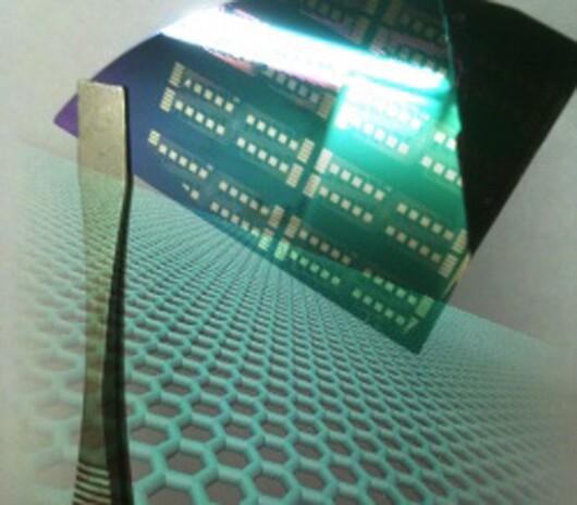 Copper-grown graphene circuits (Image: Zhengtang Luo)